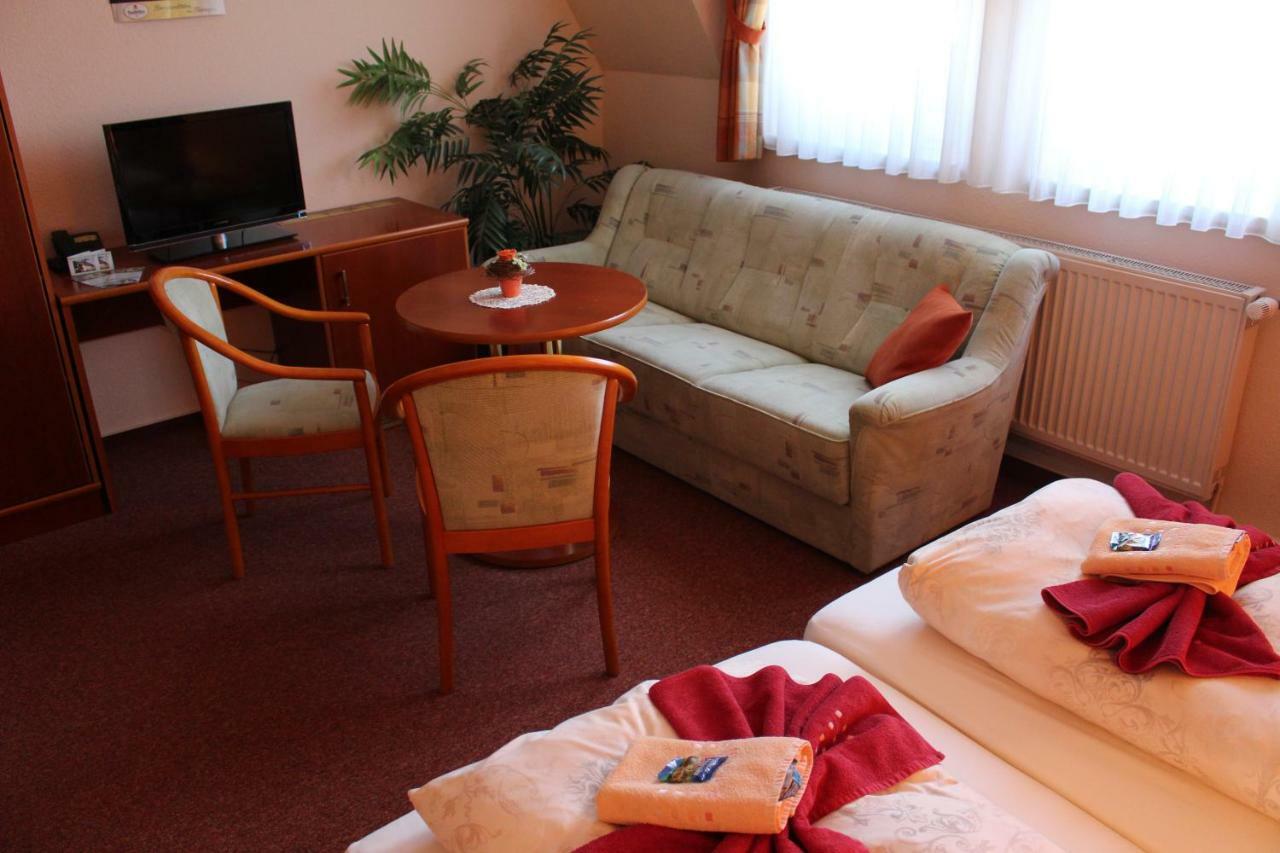 Pension Zur Grünen Eiche Kaulsdorf Exterior foto