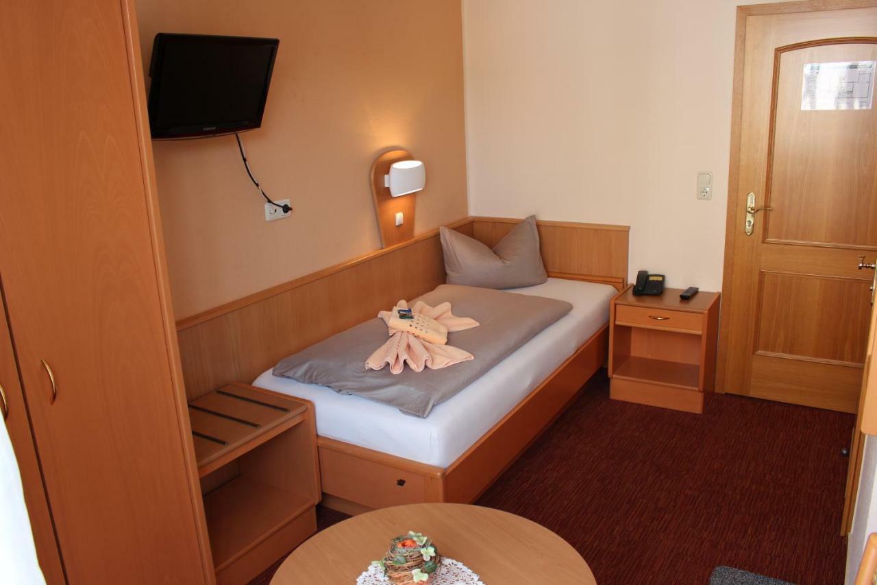 Pension Zur Grünen Eiche Kaulsdorf Exterior foto